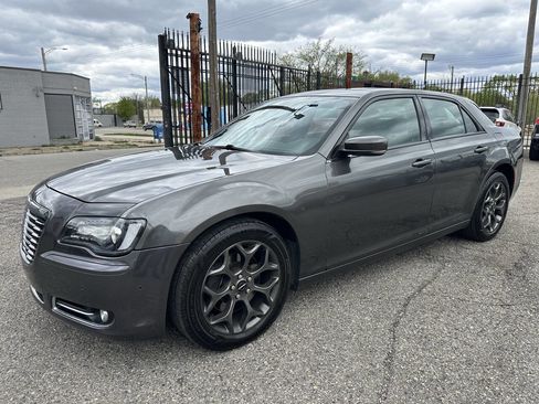 Used 2018 Chrysler 300 S w/ 300S Premium Group AWD/4WD image 3