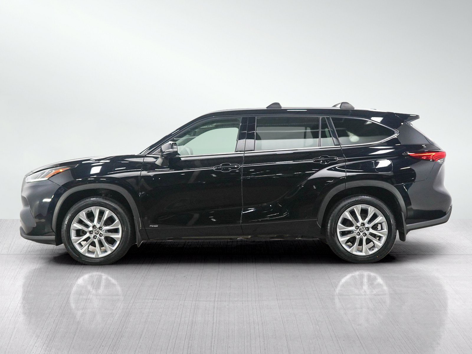 Used 2023 Toyota Highlander Limited AWD/4WD image 2
