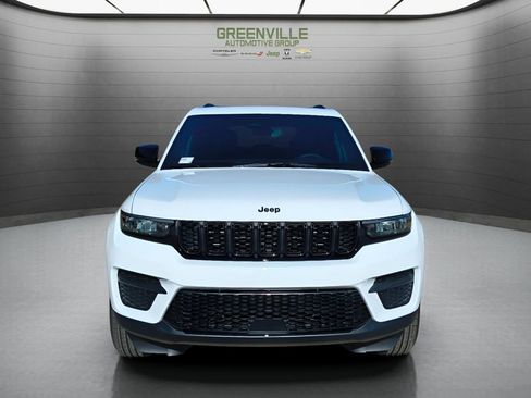 New 2025 Jeep Grand Cherokee Altitude image 12