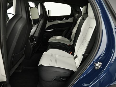 Certified 2025 Porsche Cayenne Coupe AWD/4WD image 27