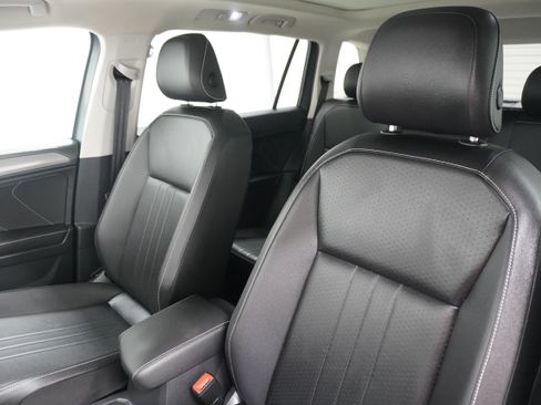 Used 2022 Volkswagen Tiguan SE AWD/4WD image 10