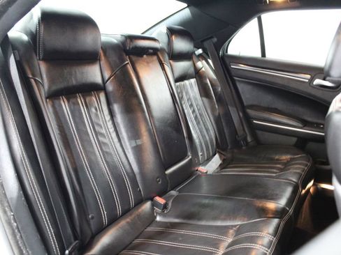 Used 2019 Chrysler 300 S image 17