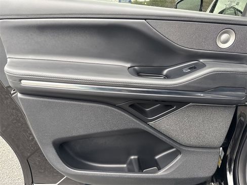 Used 2025 Lincoln Navigator L Reserve w/ Jet Appearance Package image 25