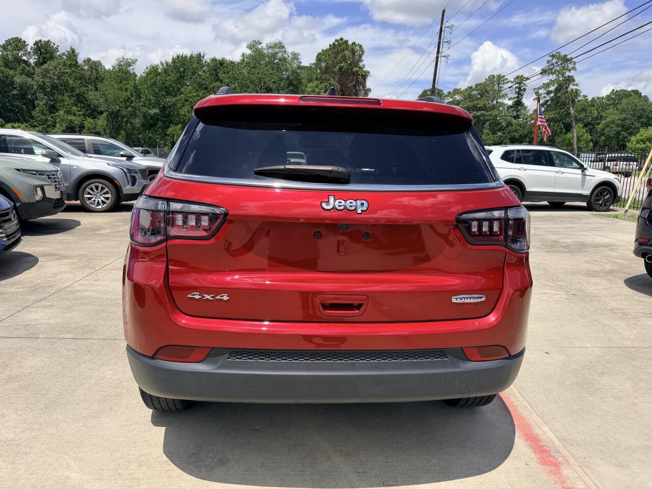 Used 2025 Jeep Compass Latitude w/ Sun & Sound Group AWD/4WD image 7