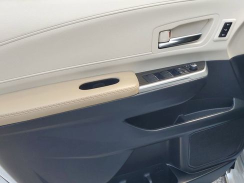 Used 2024 Toyota Sienna Limited image 43