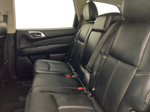 Used 2019 Nissan Pathfinder SL FWD image 18