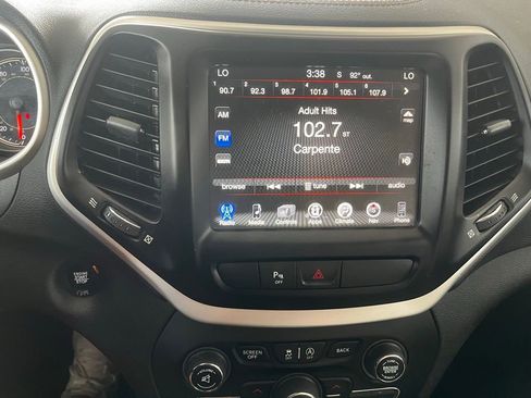 Used 2018 Jeep Cherokee Limited image 13