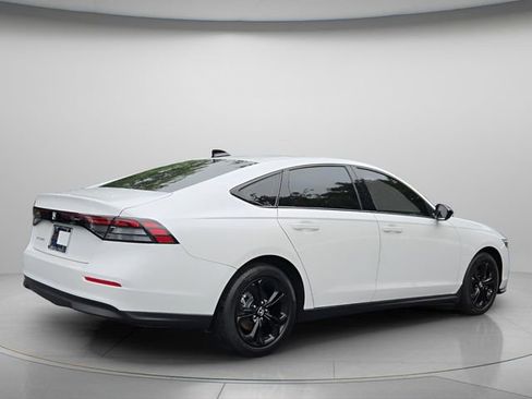 Used 2025 Honda Accord SE image 7
