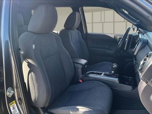 Used 2017 Toyota Tacoma TRD Off-Road image 27