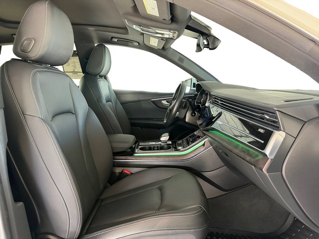 Used 2021 Audi Q8 Premium Plus w/ Premium Plus Package AWD/4WD image 17