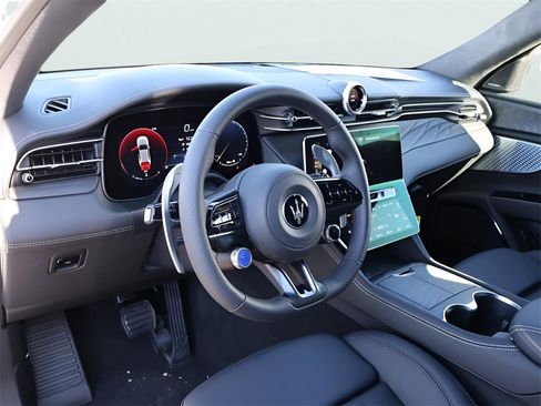 New 2025 Maserati Grecale GT image 19