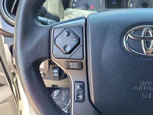 Used 2016 Toyota Tacoma TRD Off-Road w/ Premium & Technology Package AWD/4WD image 25