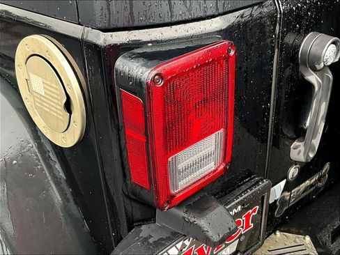 Used 2015 Jeep Wrangler Unlimited Rubicon AWD/4WD image 23