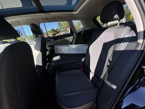New 2025 Volkswagen Taos SE image 26