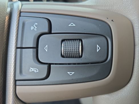 Used 2024 GMC Yukon Denali w/ Advanced Technology Package AWD/4WD image 19