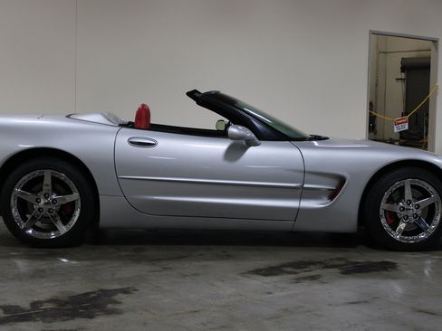 Used 2002 Chevrolet Corvette Convertible w/ Preferred Equipment Group2 RWD image 35