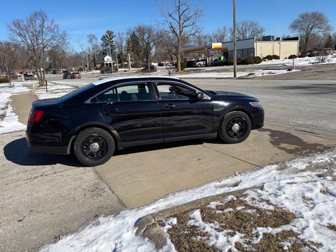 Used 2019 Ford Taurus Police Interceptor AWD w/ 2-tone Vinyl Package #1 image 17
