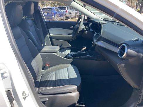 Used 2025 Chevrolet Trax LT image 39