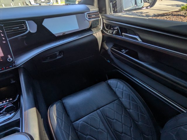Used 2025 Jeep Grand Wagoneer L Series III w/ Quick Order Packagew 28T AWD/4WD image 18