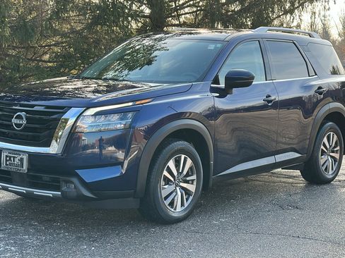 Certified 2022 Nissan Pathfinder SL image 2