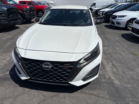 Used 2024 Nissan Altima 2.5 SR FWD image 3