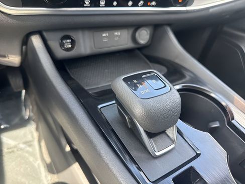 Used 2025 Nissan Rogue SV image 16