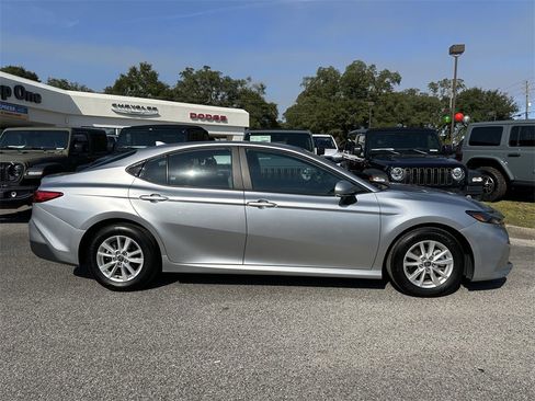 Used 2025 Toyota Camry LE image 5