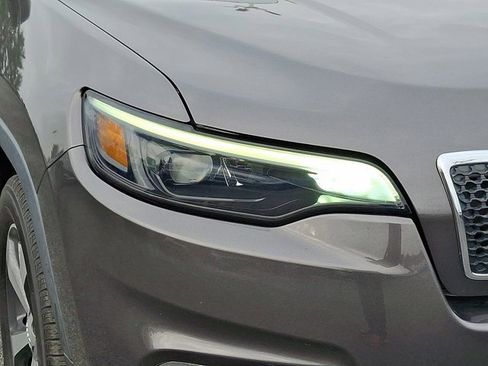 Certified 2019 Jeep Cherokee Limited w/ Luxury Group image 11