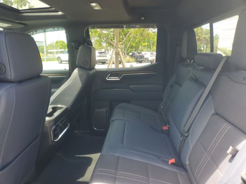 Used 2025 Chevrolet Silverado 1500 High Country w/ Technology Package image 9