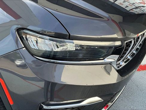 Used 2022 Jeep Grand Cherokee Limited image 30