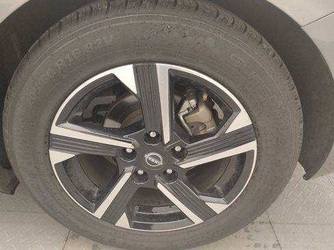 Used 2025 Nissan Sentra SV FWD image 31
