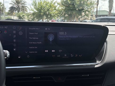 Used 2025 Buick Envision Preferred AWD/4WD image 22