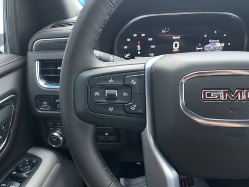 Used 2023 GMC Yukon SLT w/ SLT Premium Package AWD/4WD image 15