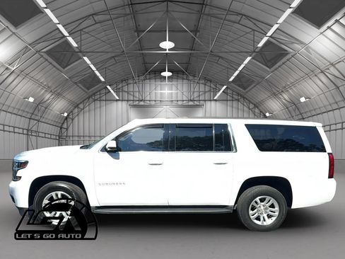 Used 2017 Chevrolet Suburban LS w/ Enhanced Driver Alert Package RWD image 4