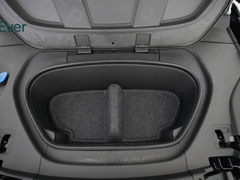 Used 2021 Volvo XC40 P8 Recharge w/ Advanced Package image 26