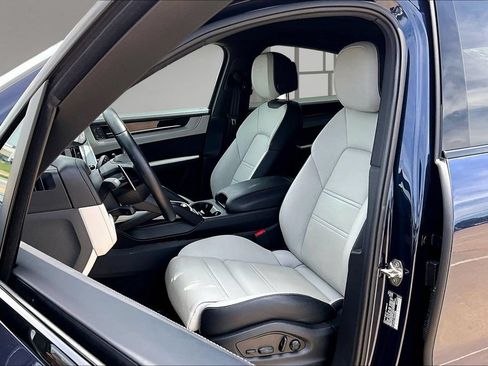 Used 2024 Porsche Cayenne Coupe AWD/4WD image 25