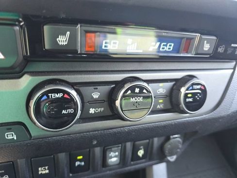 Used 2017 Toyota Tacoma TRD Off-Road AWD/4WD image 20