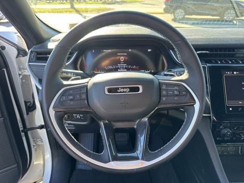 Used 2023 Jeep Grand Cherokee Altitude image 11