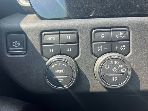 Used 2024 Chevrolet Silverado 2500 High Country w/ Z71 Off-Road Package AWD/4WD image 23