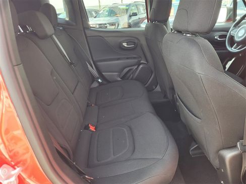 Used 2022 Jeep Renegade Latitude w/ Convenience Group image 16