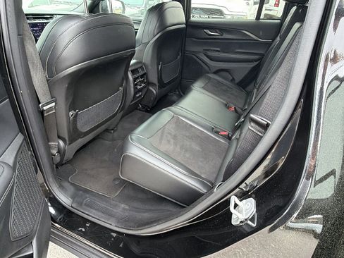 Used 2025 Jeep Grand Cherokee Altitude image 23