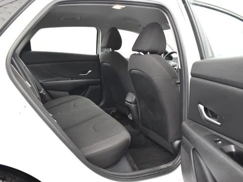 Used 2024 Hyundai Elantra SEL FWD image 17