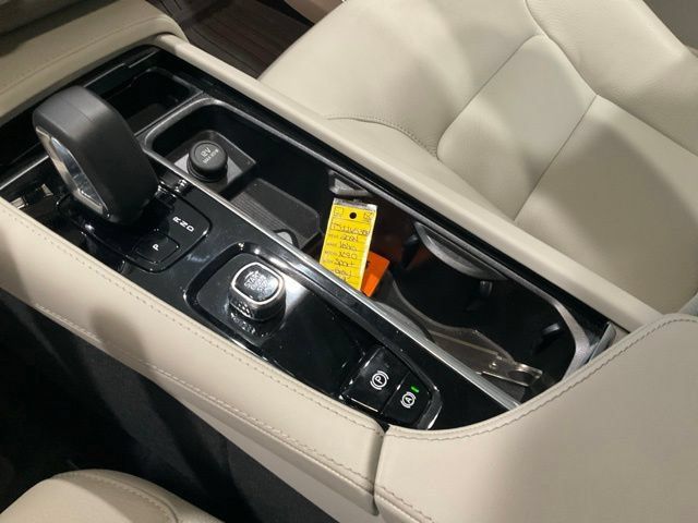 Used 2024 Volvo XC90 B6 Plus w/ Protection Package Premier AWD/4WD image 13