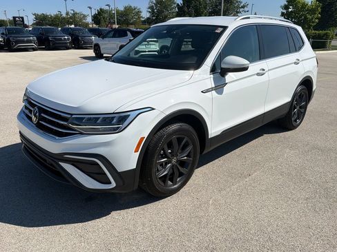 Used 2024 Volkswagen Tiguan SE AWD/4WD image 3