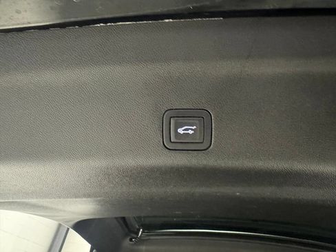 Used 2023 GMC Yukon Denali Ultimate AWD/4WD image 33