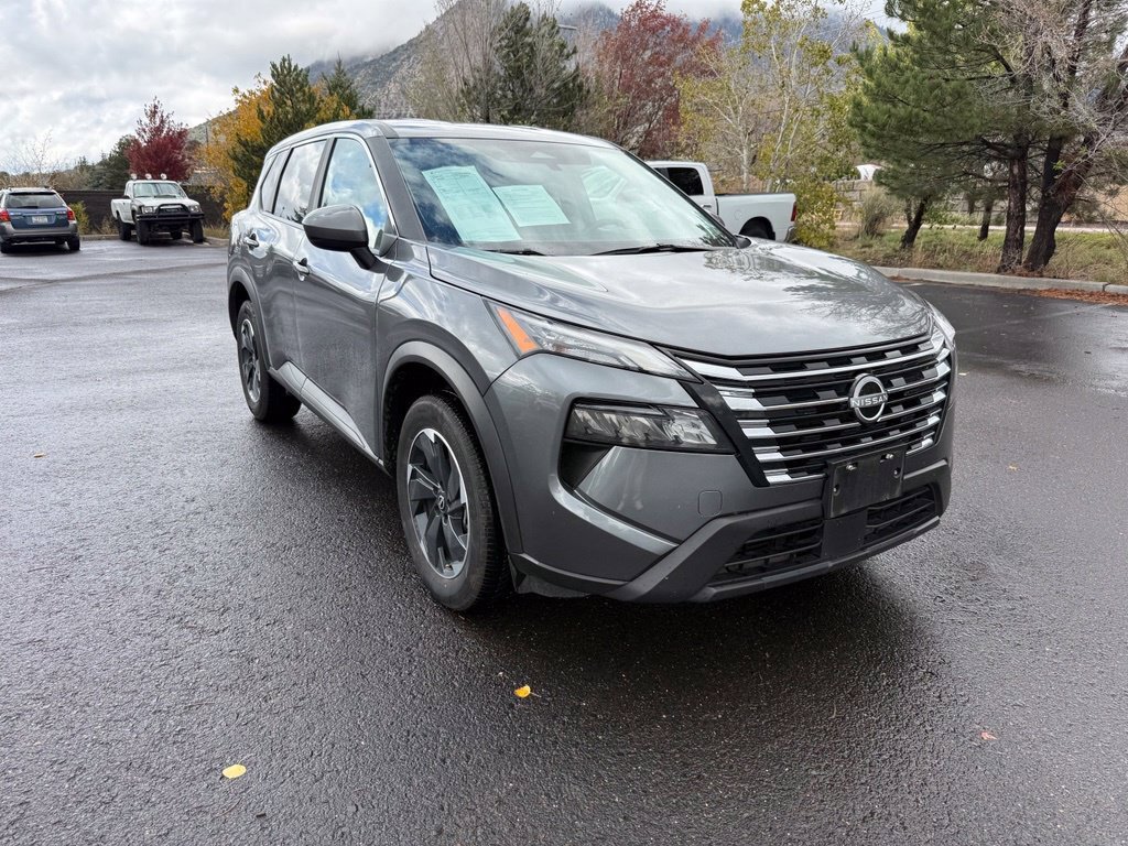 Used 2025 Nissan Rogue SV AWD/4WD image 1