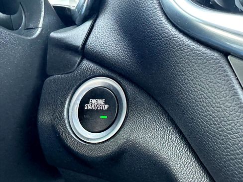 Used 2021 Chevrolet Equinox LT image 35