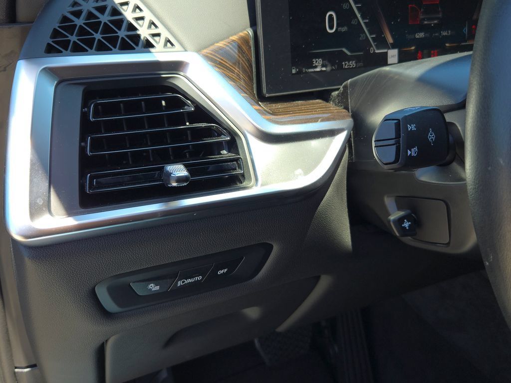 Used 2026 BMW X5 sDrive40i w/ Premium Package RWD image 16