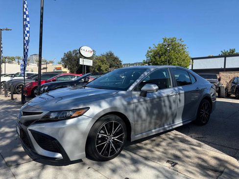 Used 2023 Toyota Camry SE image 6
