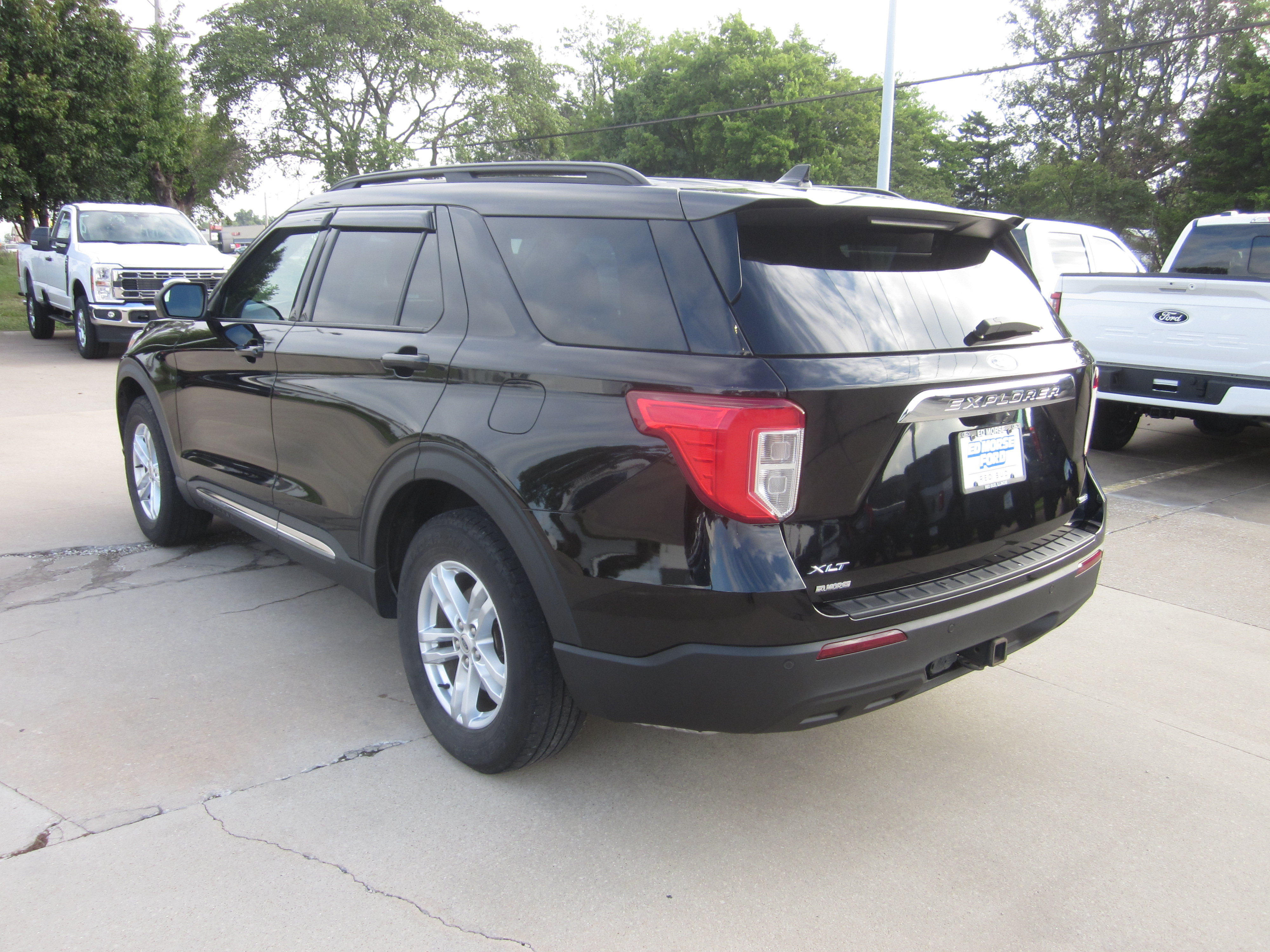 Used 2020 Ford Explorer XLT w/ Comfort Package AWD/4WD image 4
